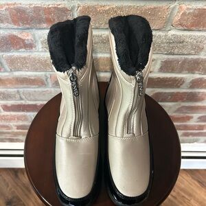 Sporto Reese New Without Tags Champagne  & Black Waterproof Boots Size 8